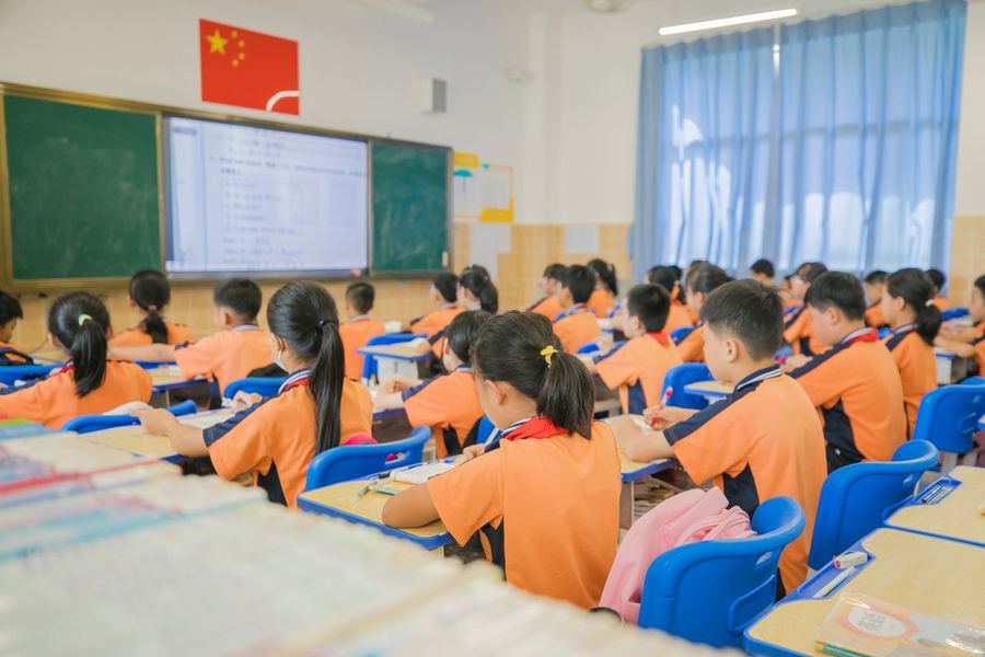 少儿陪伴服务实景：国内课堂里的孩子们
